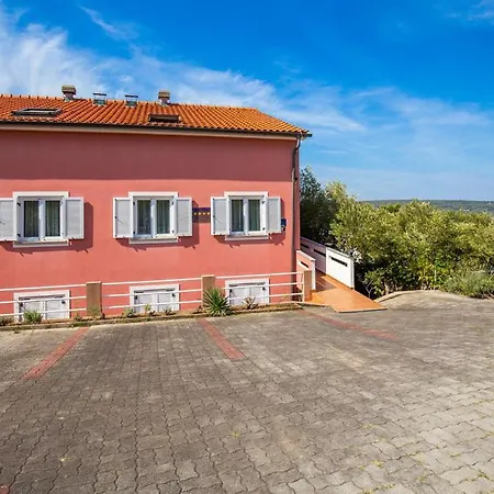 Seaview Apartment *